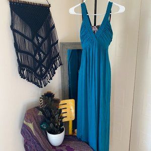 NWT Chelsea and Theodore Maxi Dress Med